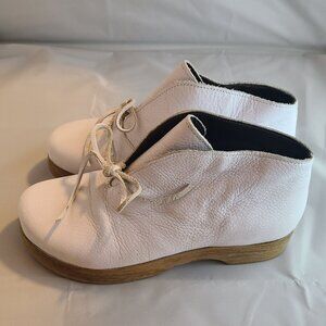 Womens Calou Leather Clogs Size: 10.5-11 EU 41 Color: White